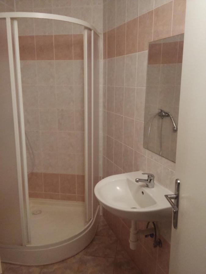 Hotel Merkur Kaluza Bagian luar foto
