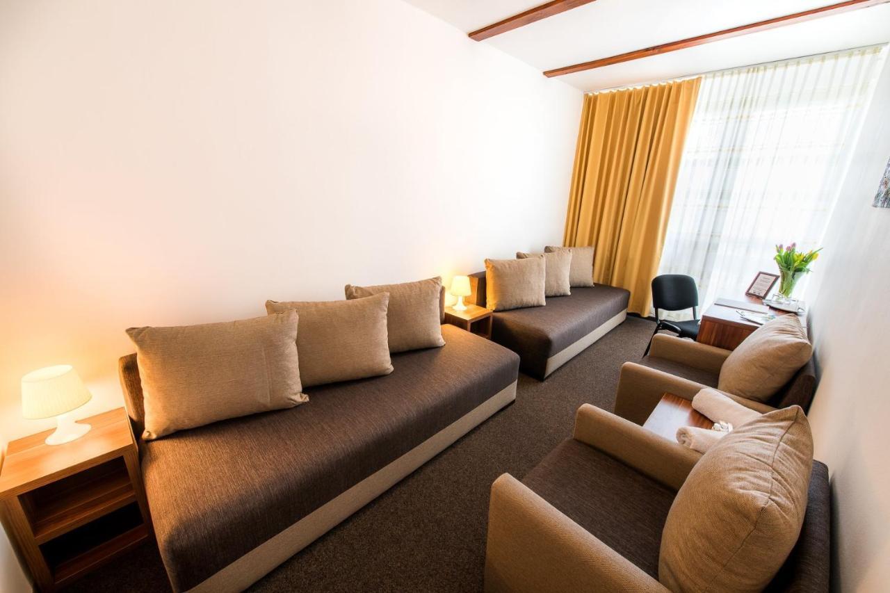 Hotel Merkur Kaluza Bagian luar foto