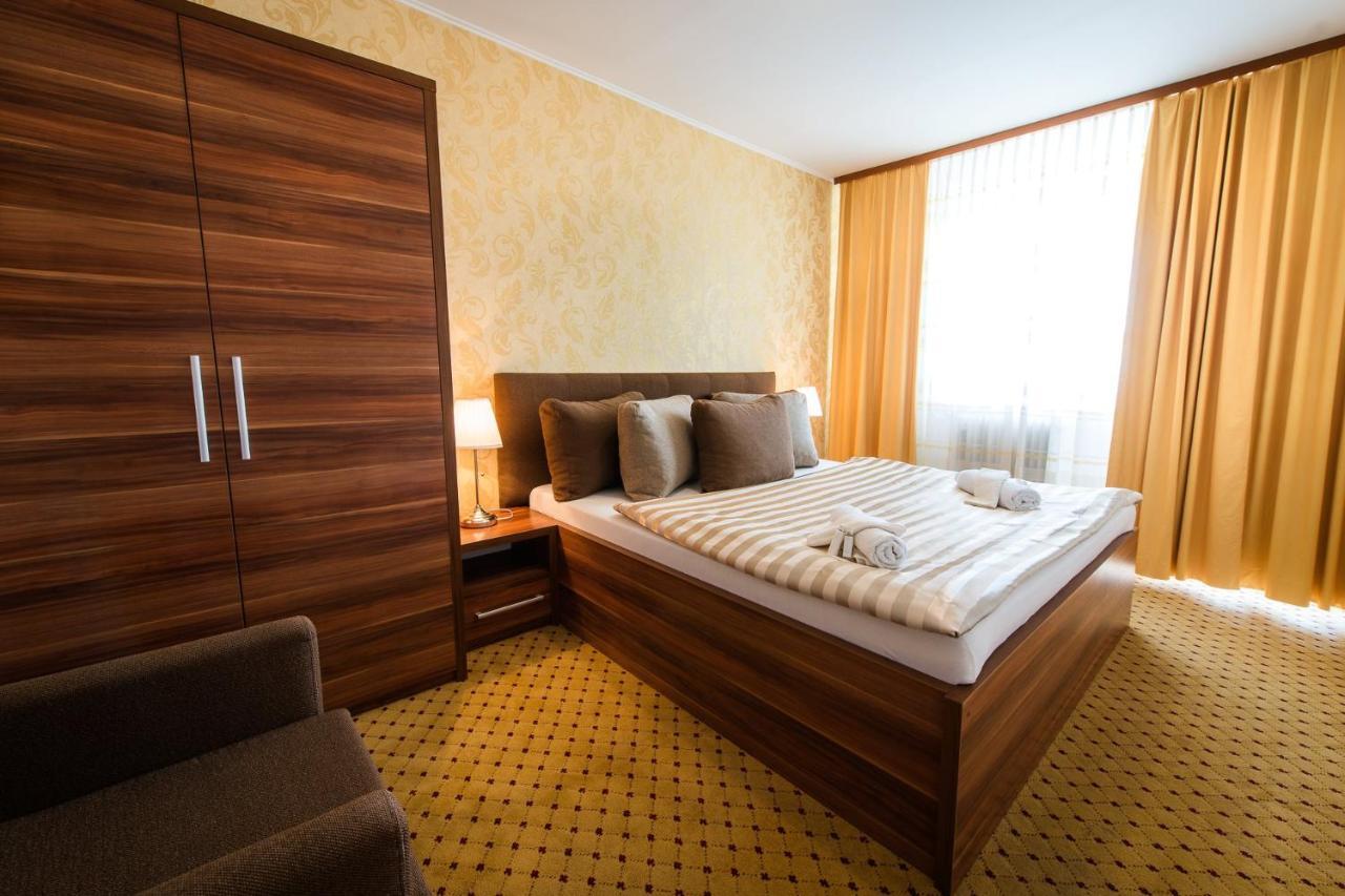 Hotel Merkur Kaluza Bagian luar foto
