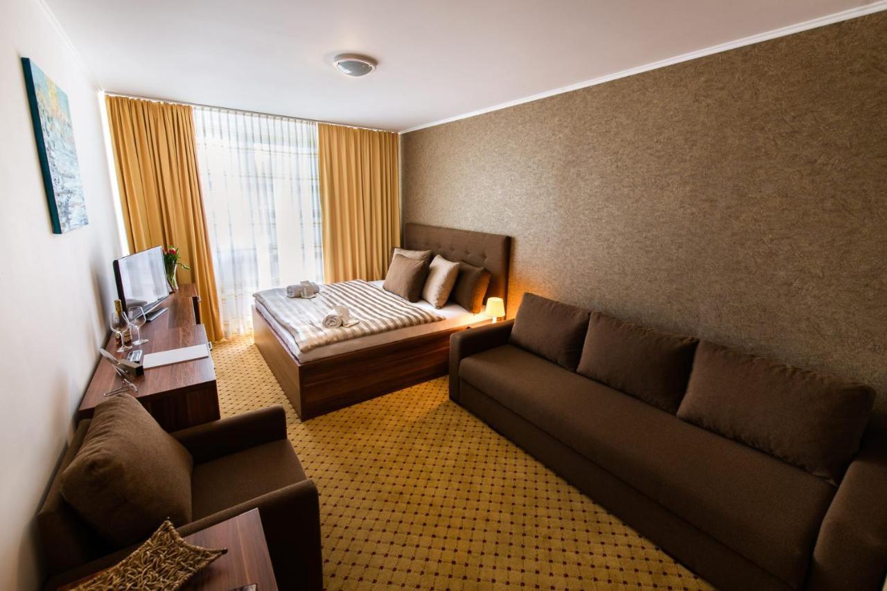 Hotel Merkur Kaluza Bagian luar foto