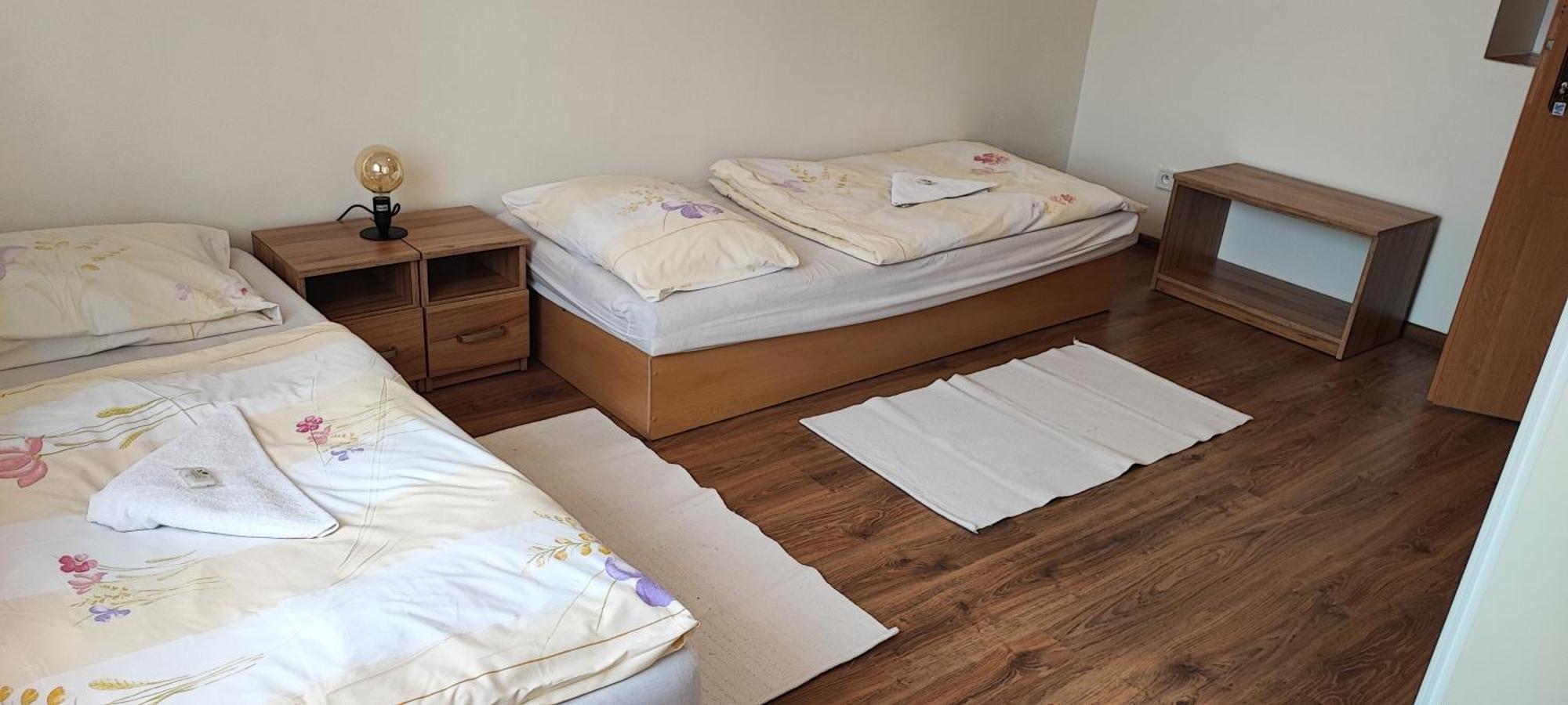 Hotel Merkur Kaluza Bagian luar foto