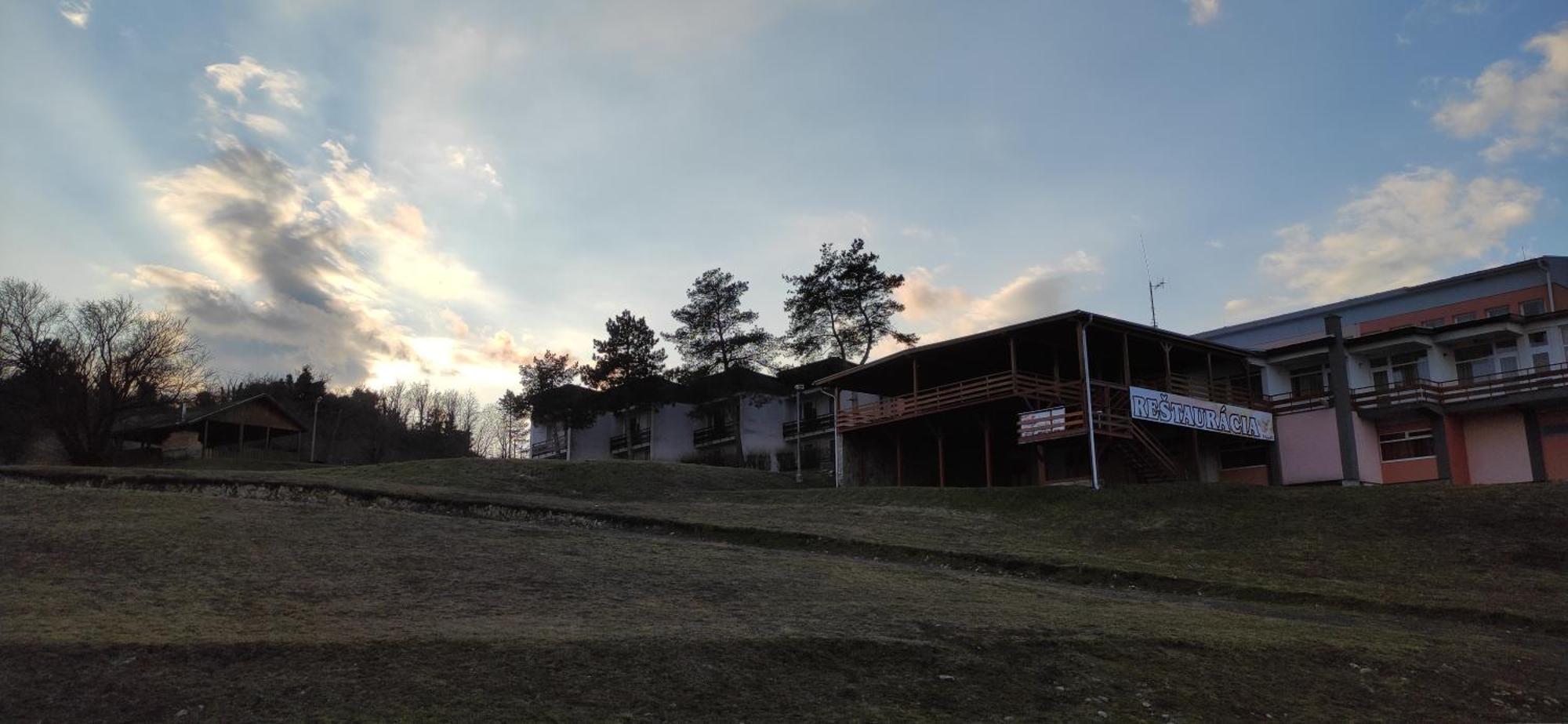Hotel Merkur Kaluza Bagian luar foto