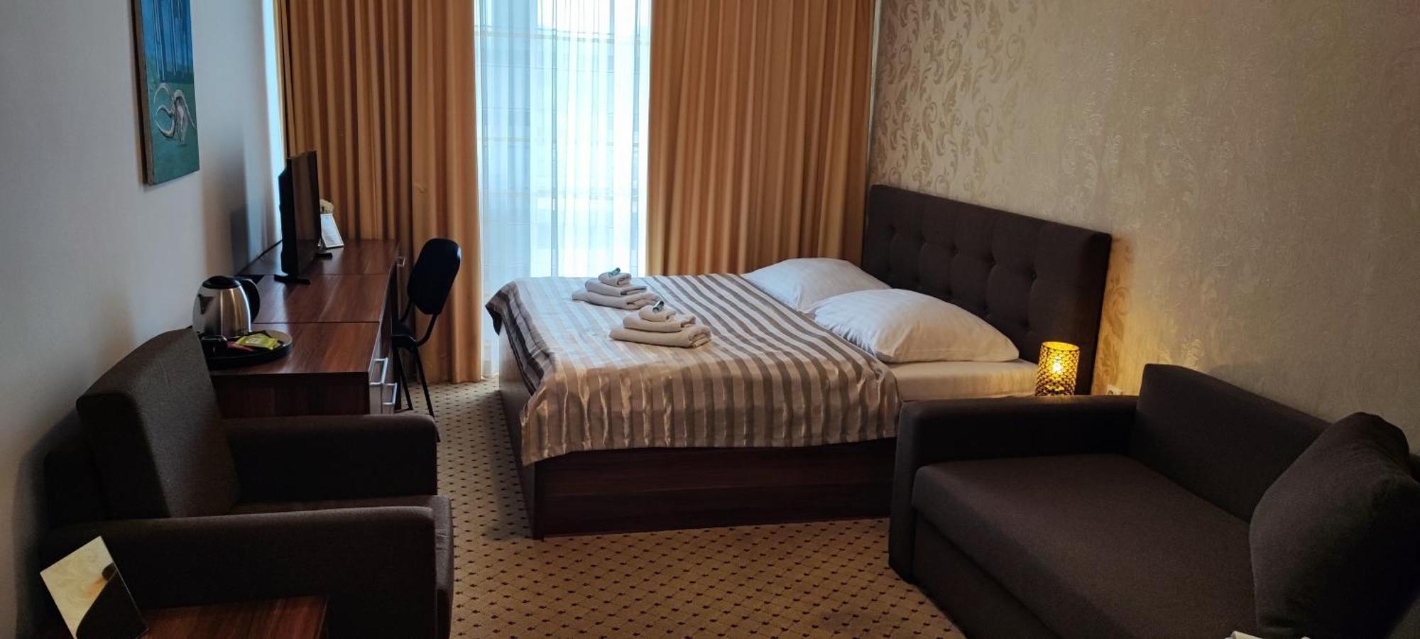 Hotel Merkur Kaluza Bagian luar foto